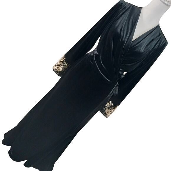NWT! SOMA! LUXE BLACK STRETCH VELVET FULL LENGTH GOLD TRIMMED SLEEVE ROBE! SZ M - Picture 12 of 12